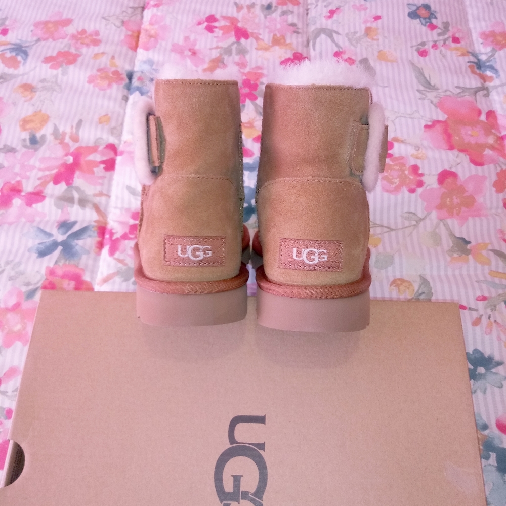 UGG Mini Bailey Fluffy Buckle Boots - Picture 9 of 10